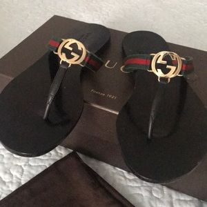 Gucci  black flip flops